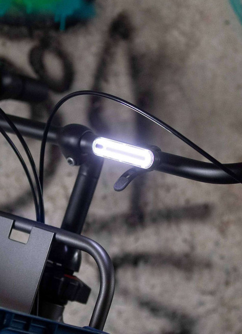 Powerful 200 LM front bike light - Urbanproof