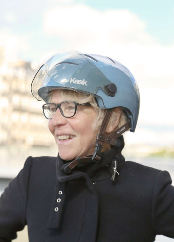 Lifestyle urban bike helmet with peak - KASK