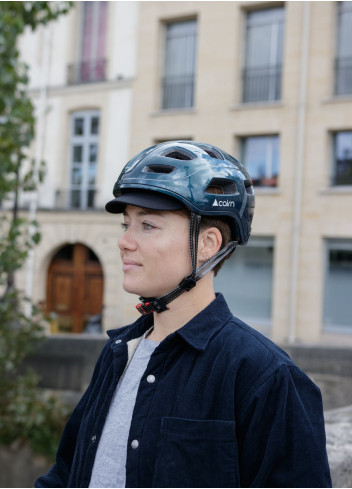 Lightweight, ventilated urban bike helmet with LED - CAIRN