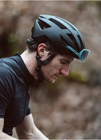 Atom lightweight ventilated bike helmet - Cairn