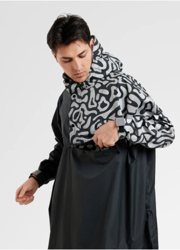 Romea Reflective Rain Poncho - Urban Circus