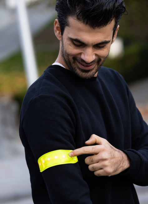 Fluorescent armband with integrated LEDs - Wowow
