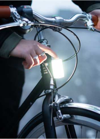 160-lumen magnetic front light - Shapeheart