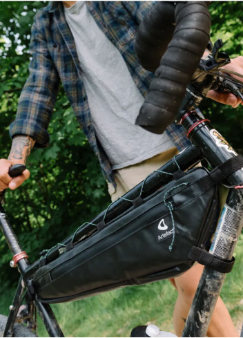 Sacoche de cadre upcyclée - Artefact