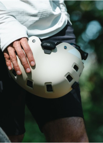 Universal Bluetooth hands-free kit for bike helmets
