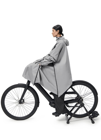Urban cycling poncho with sleeves - Maium Amsterdam