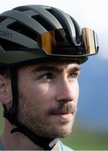 Extra lightweight bike helmet with MIPS - Cairn