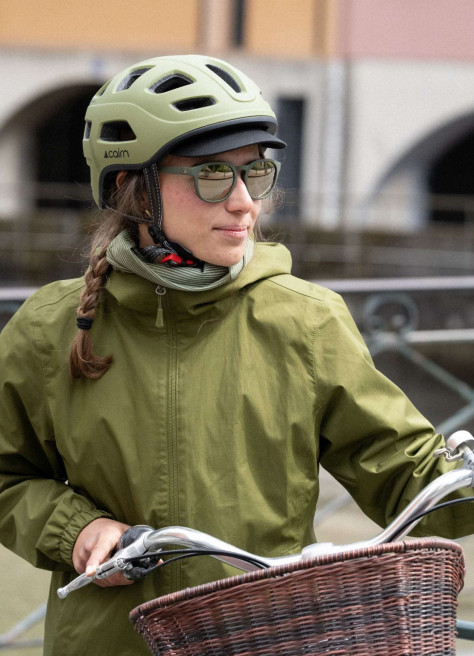 Lightweight, ventilated urban bike helmet with LED - CAIRN