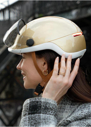 LIFE visor helmet with indicators - Overade