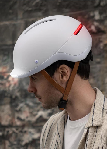 Illuminated bike helmet with blinkers - Overade