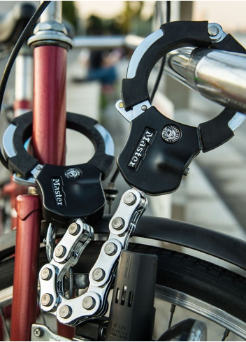 Handcuff-Style Lock with 9-Link Chain - Master Lock