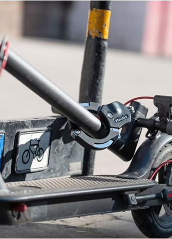 Handcuff-Style Lock with 2-Link Chain - Master Lock